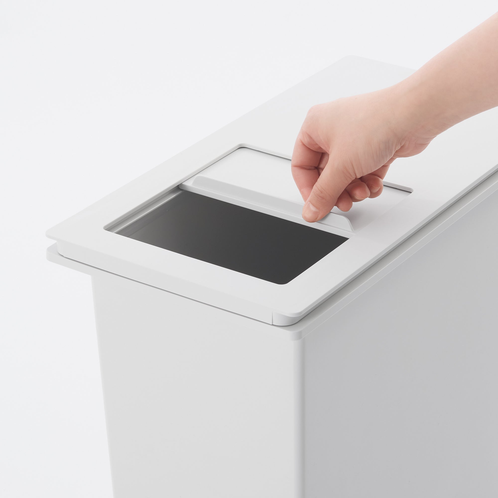 Polypropylene Lid for Dust Bin With Sliding Window