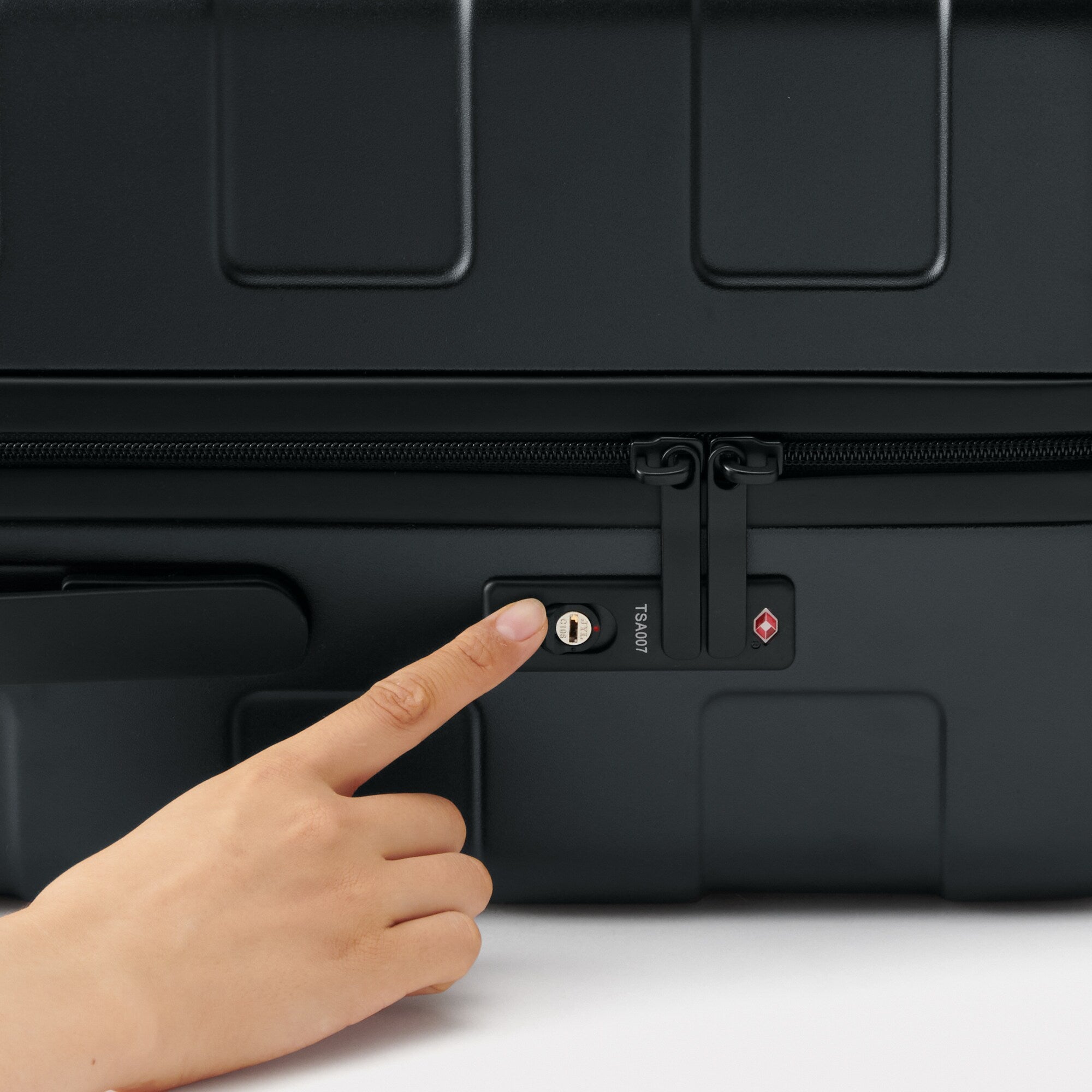 Adjustable Handle Hard Shell Suitcase 75L | Check-In - Image 73