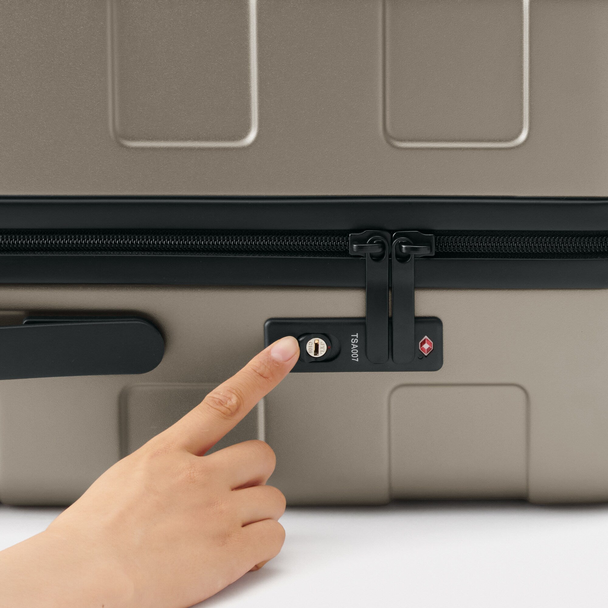 Adjustable Handle Hard Shell Suitcase 75L | Check-In - Image 10