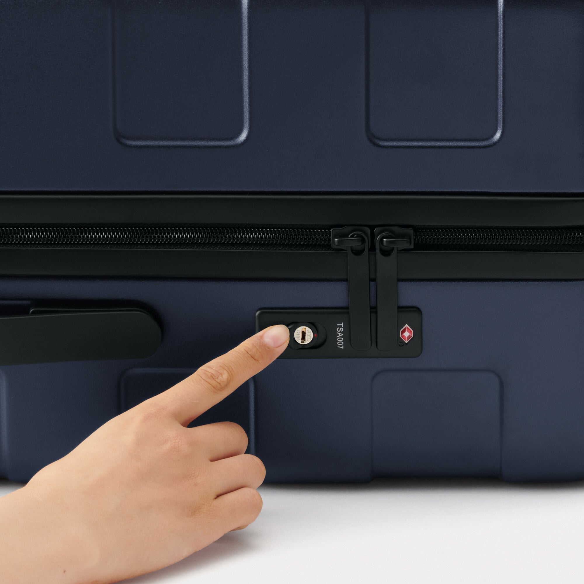 Adjustable Handle Hard Shell Suitcase 75L | Check-In - Image 31