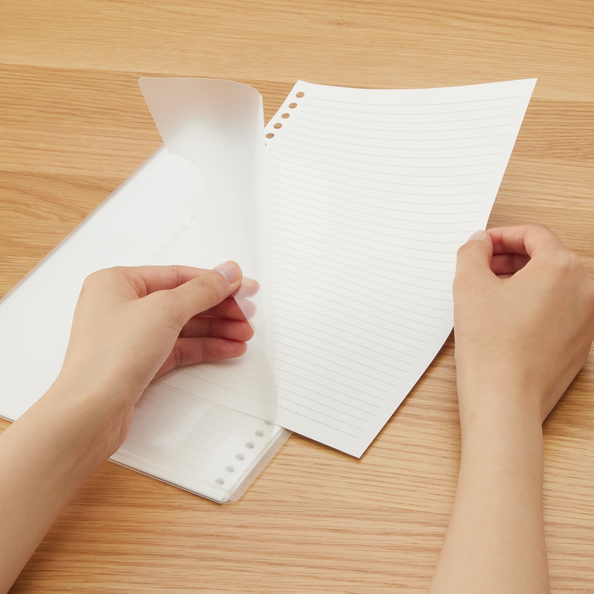 Loose-Leaf Paper 0.2 Lined B5 with Carry Case - Image 2