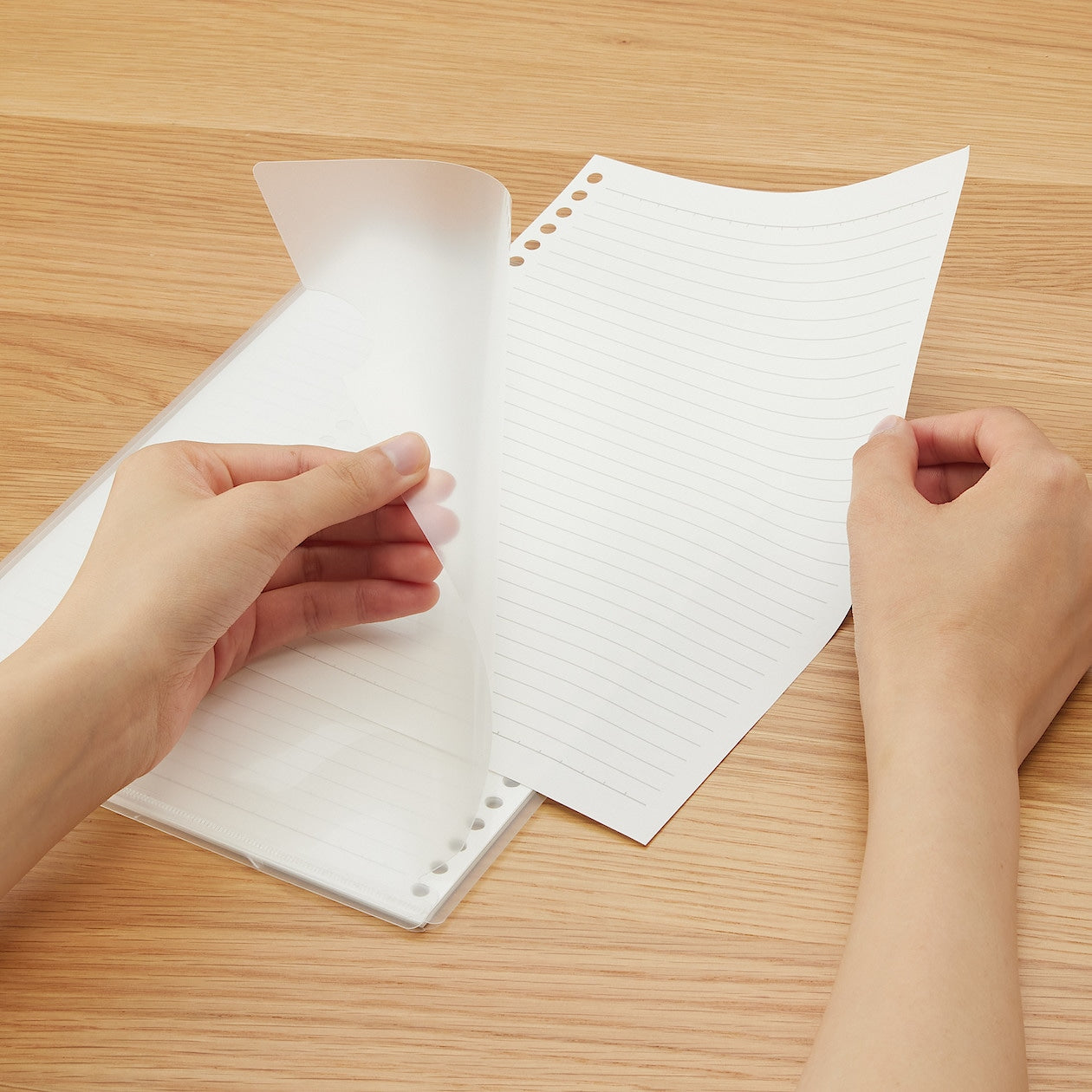 Loose-Leaf Paper 0.3 Lined B5 with Carry Case - Image 2