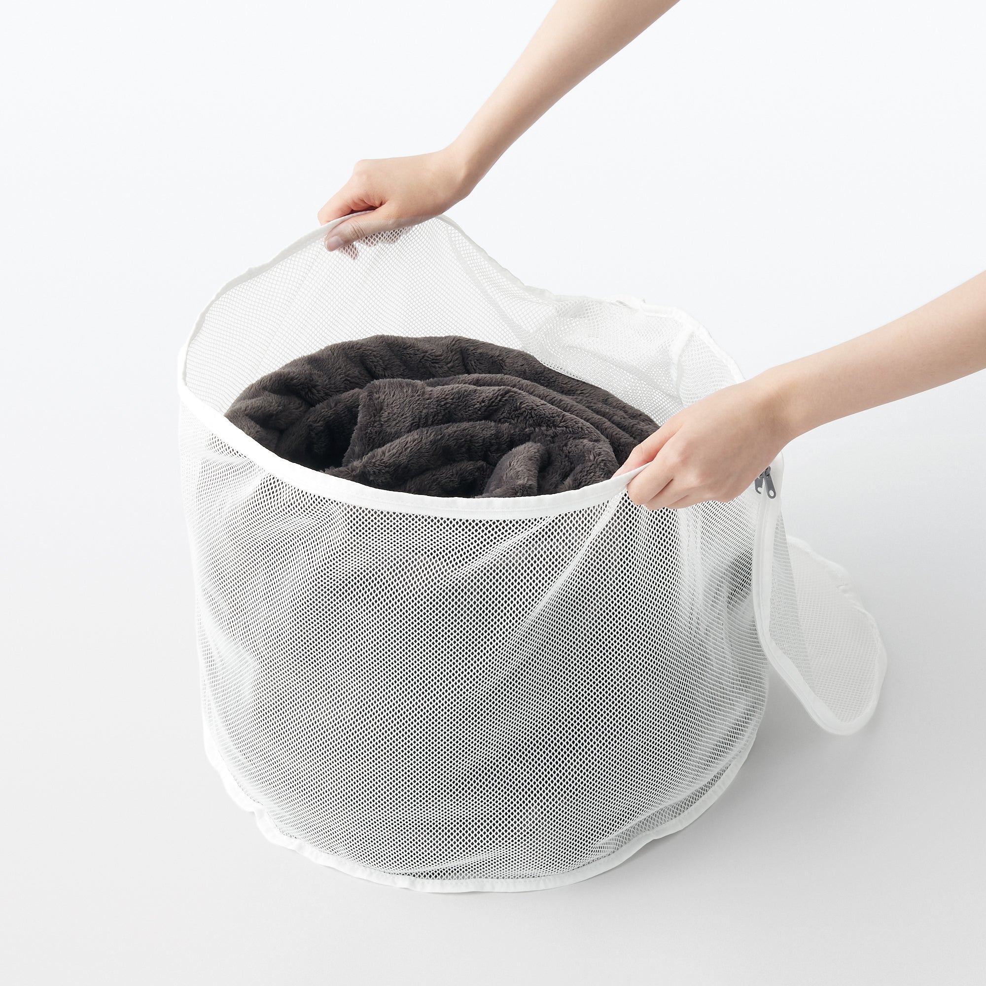 Polyester Reversible Laundry Net For Large Items - Image 5