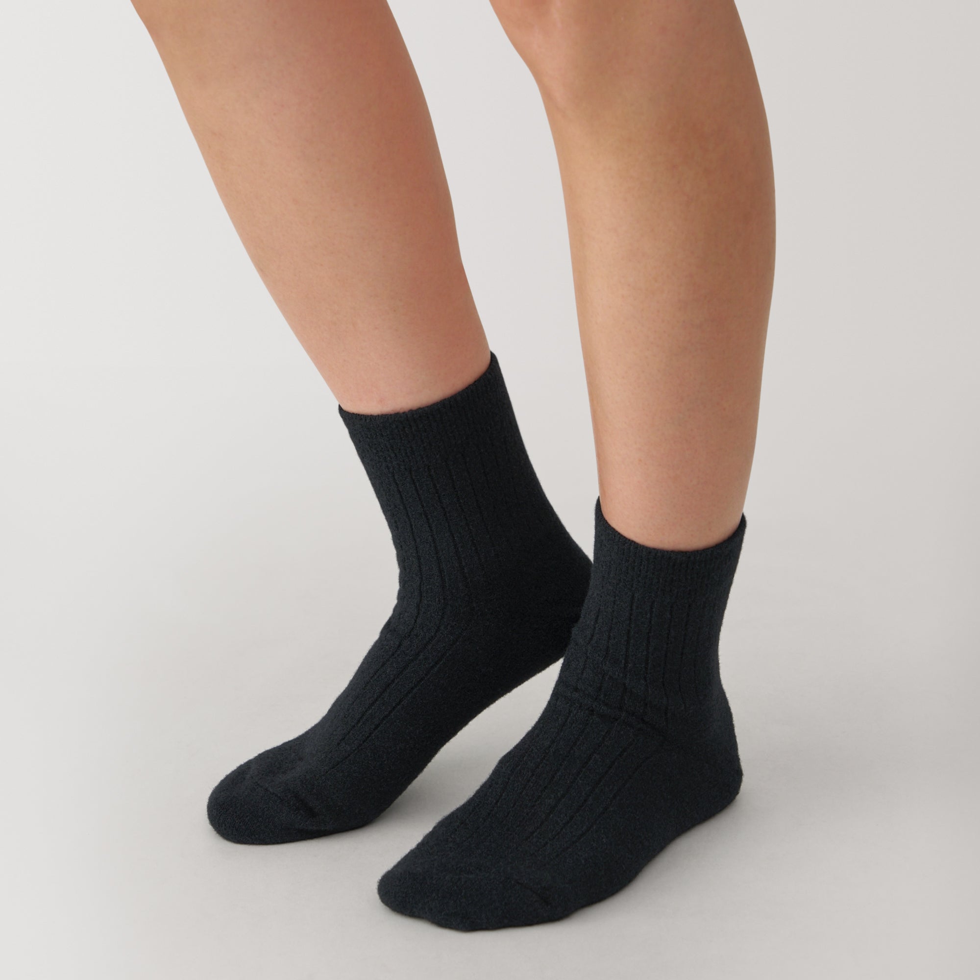 Right Angle Loose Top Short Socks - Image 5