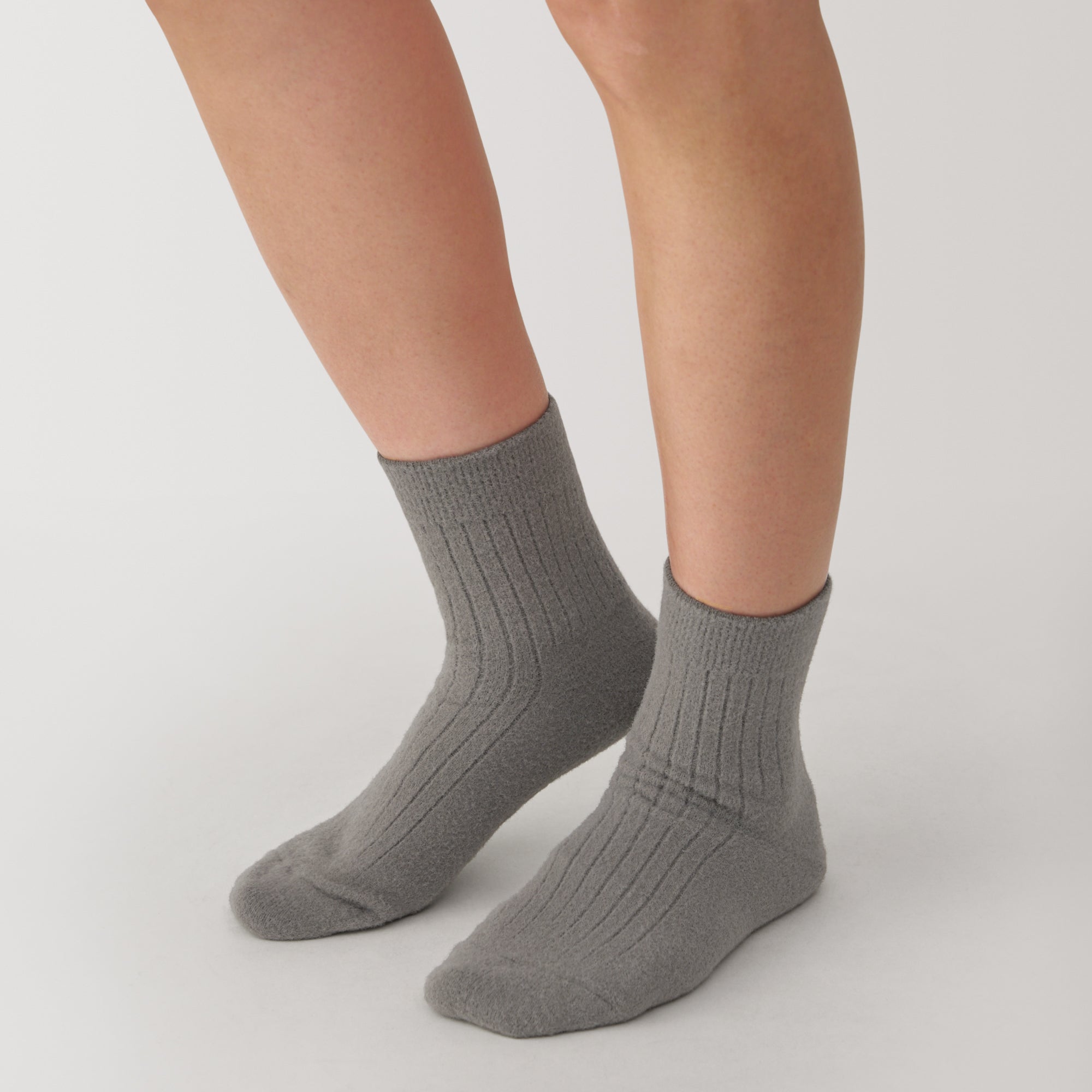 Right Angle Loose Top Short Socks - Image 3