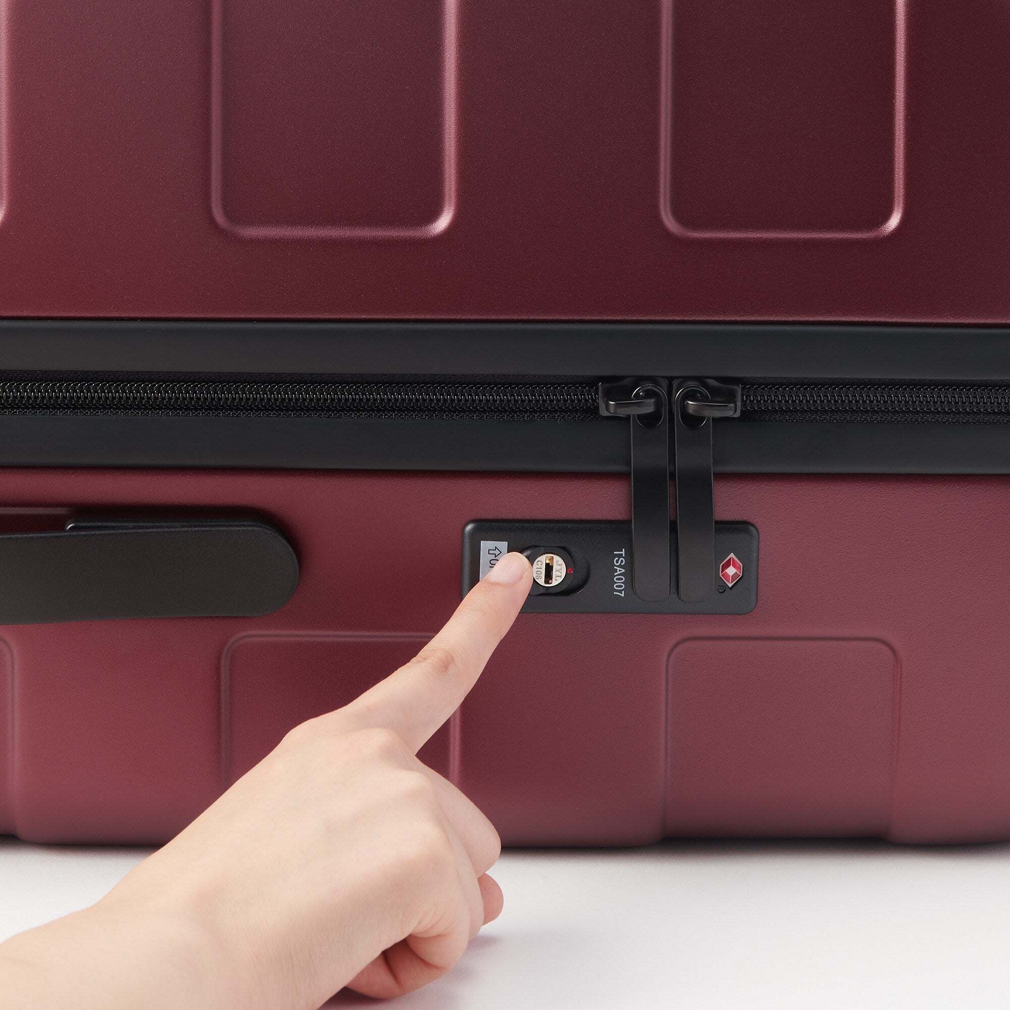 Adjustable Handle Hard Shell Suitcase 75L | Check-In - Image 10