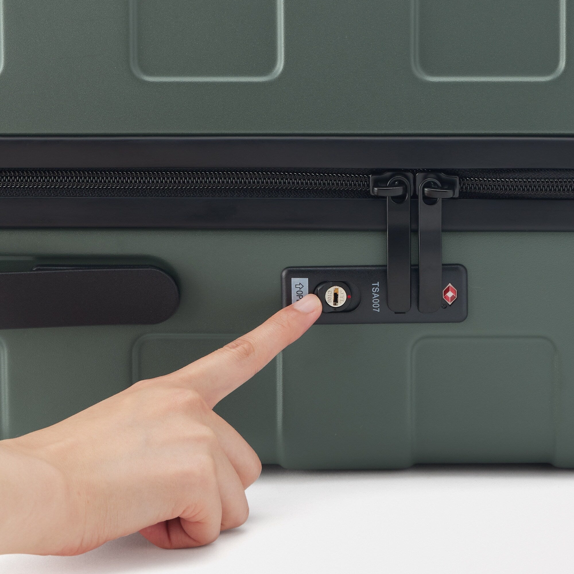 Adjustable Handle Hard Shell Suitcase 75L | Check-In - Image 2