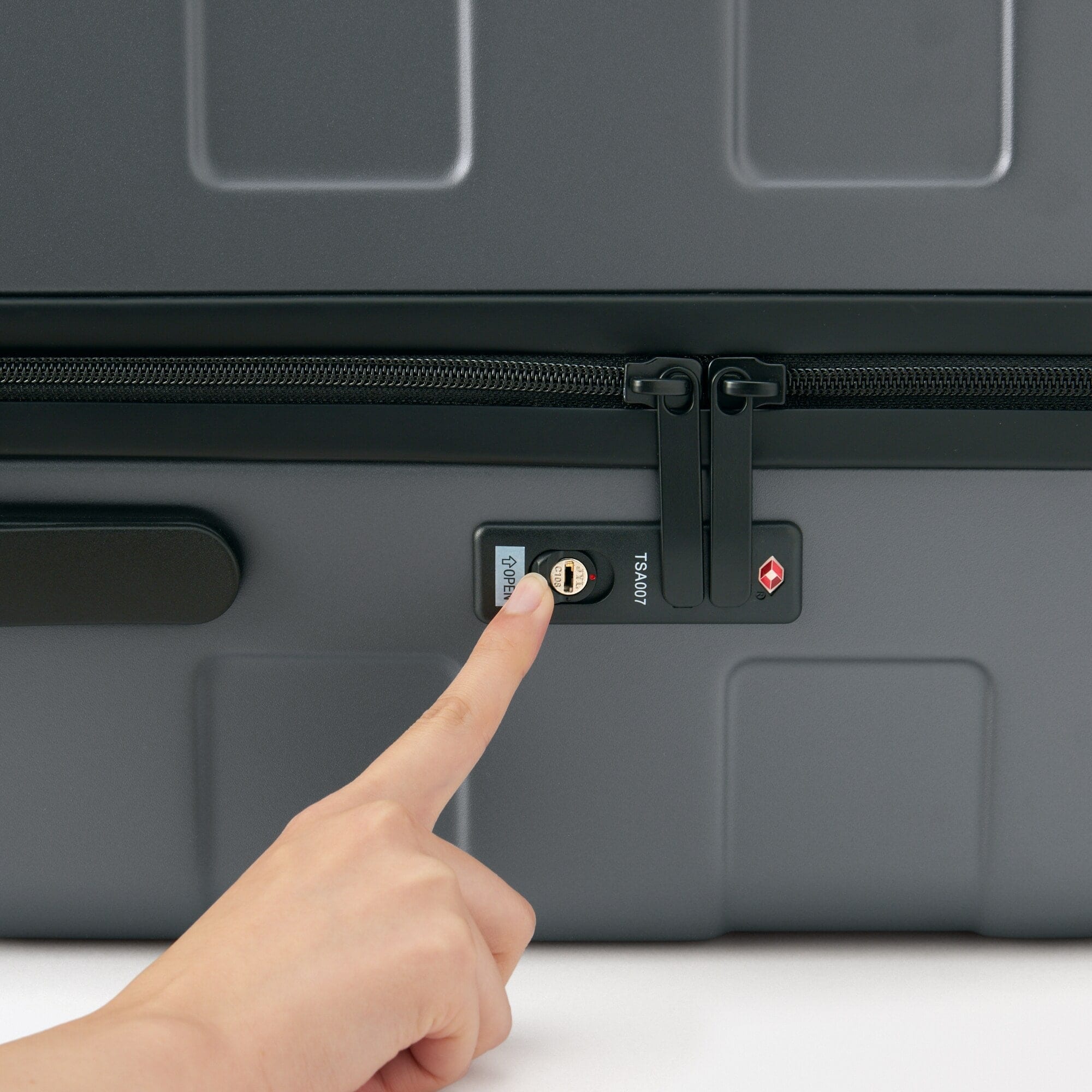 Adjustable Handle Hard Shell Suitcase 105L | Check-In - Image 10