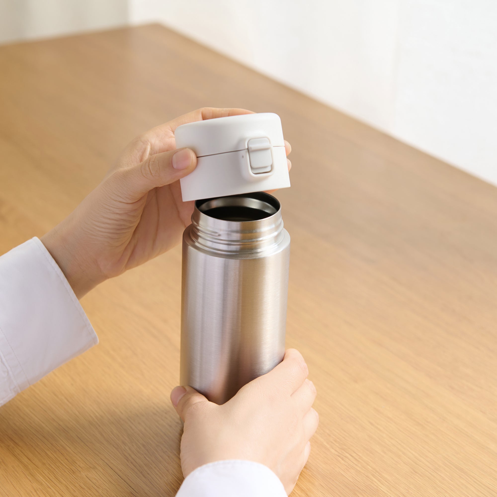 Stainless Steel Heat & Cold Retaining Mug - 11.8 fl oz - Image 2